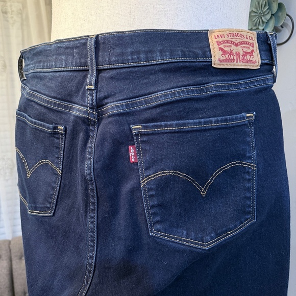 Plus Size Levi’s Straight Leg Jeans — Mid Rise — Dark Wash — W33 L30 - Picture 2 of 3